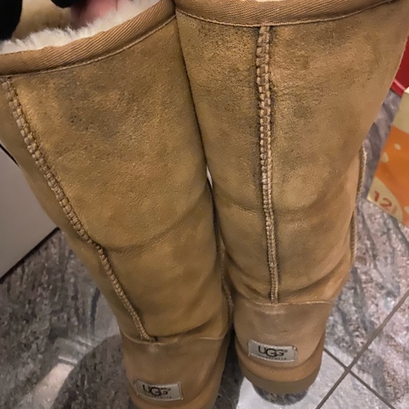Tall chestnut classic Ugg’s - Picture 2 of 8